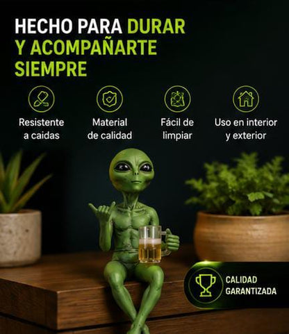 -Alien Statue Drinking Beer Alien Sculpture Resin Craft Novelty Funny Desktop Decoration Bookshelf Office Desktop Garden Decor